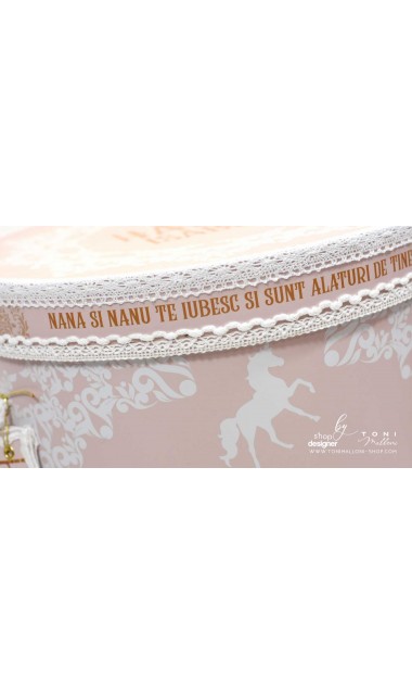 Trusou de botez roz pudra cu broderie personalizata gold si unicorni Unicorn Valley 16